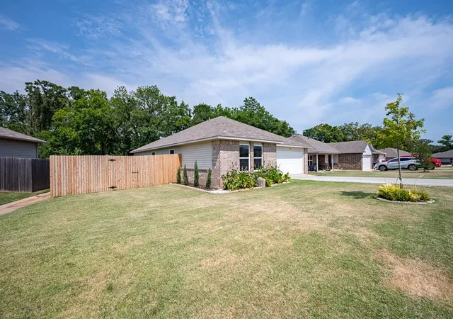 2nd image of 831 Twin Lakes Dr, Noble, OK 73068 | MLS# 1243294