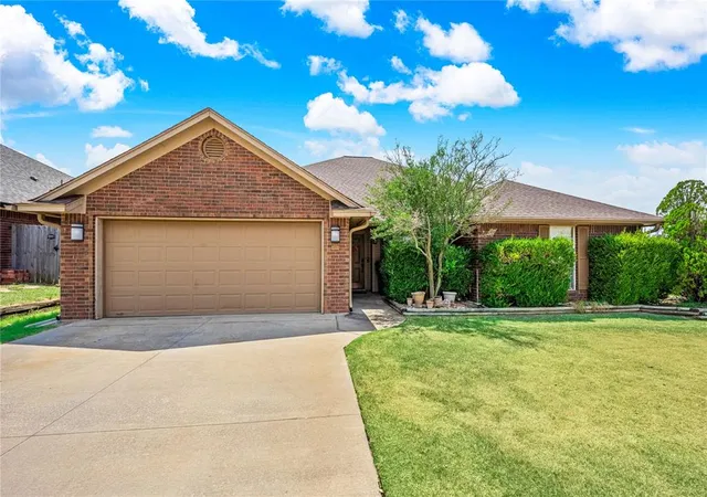 Photo 3 of Sale Pending at 401 Se Lancelot Ln, Lawton, OK 73501 | MLS# 1243301 | Listing updated on 2026-08-25