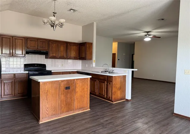 Photo 4 of Single family home for sale at 420 E Twelve Oaks Ter, Mustang, OK 73064 | MLS# 1243310 | Listing updated on 2026-08-08