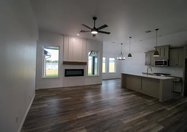 3rd image of 532 Grand Sycamore Wy, Washington, OK 73093 | MLS# 1243317