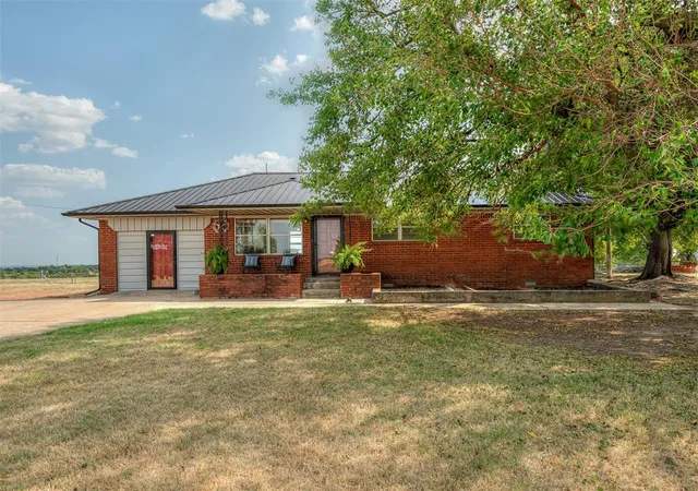 1st image of 10425 W County Road 74 Road, Crescent, OK 73028 | MLS# 1243327