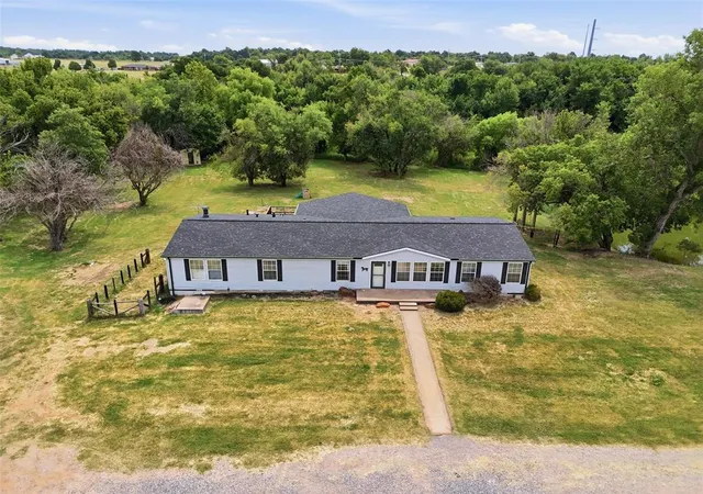 2nd image of 13732 W Cooksey Rd, Crescent, OK 73028 | MLS# 1243328