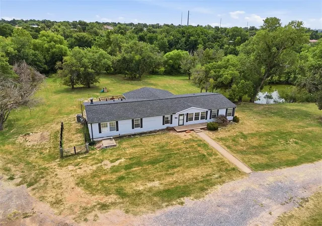 Photo 3 of Single family home for sale at 13732 W Cooksey Rd, Crescent, OK 73028 | MLS# 1243328 | Listing updated on 2026-09-01