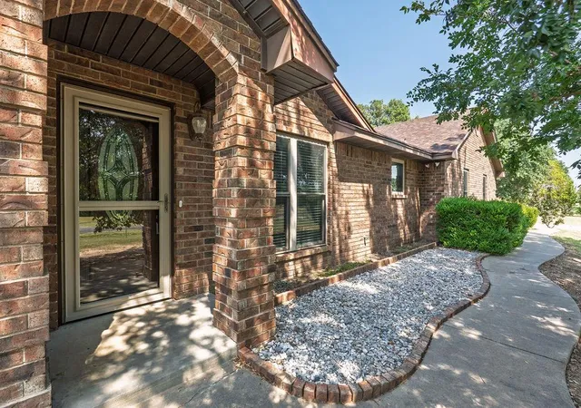3rd image of 2 S Meadow Heath Dr, Shawnee, OK 74804 | MLS# 1243348