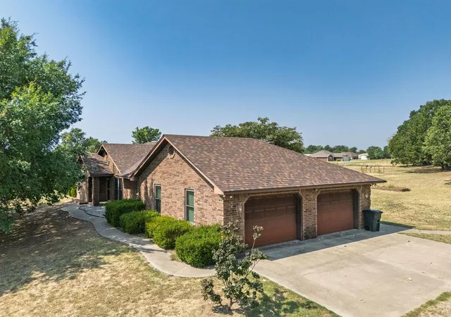 4th image of 2 S Meadow Heath Dr, Shawnee, OK 74804 | MLS# 1243348