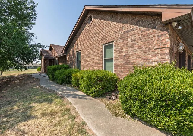 5th image of 2 S Meadow Heath Dr, Shawnee, OK 74804 | MLS# 1243348