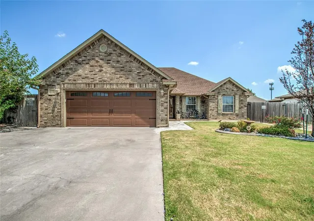Photo 1 of Sale Pending at 401 Stoneridge Dr, Moore, OK 73160 | MLS# 1243366 | Listing updated on 2026-08-25