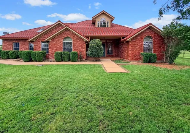 Photo 3 of Single family home for sale at 594 NE Valley View Rd, Lawton, OK 73507 | MLS# 1243371 | Listing updated on 2026-08-29