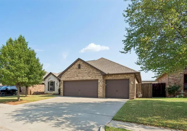 1st image of 636 Ne 23rd St, Moore, OK 73160 | MLS# 1243372
