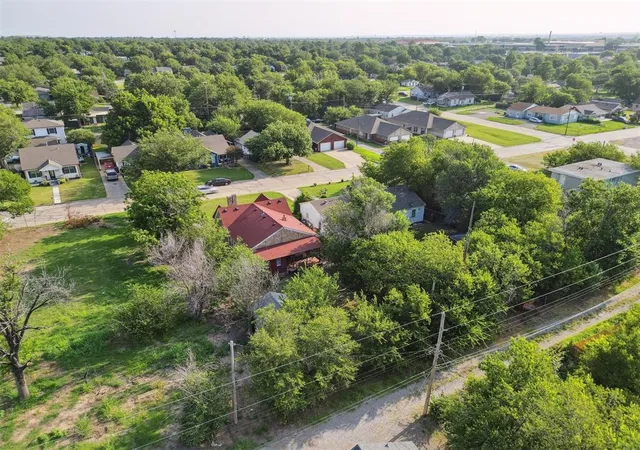 2nd image of 1414 Nw Dearborn Ave, Lawton, OK 73507 | MLS# 1243375
