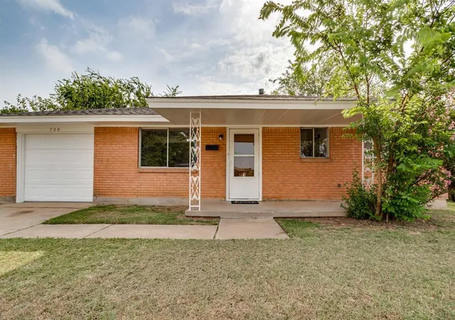 Photo 1 of Single family home for sale at 700 N Bristow Ave, Moore, OK 73160 | MLS# 1243377 | Listing updated on 2026-10-09