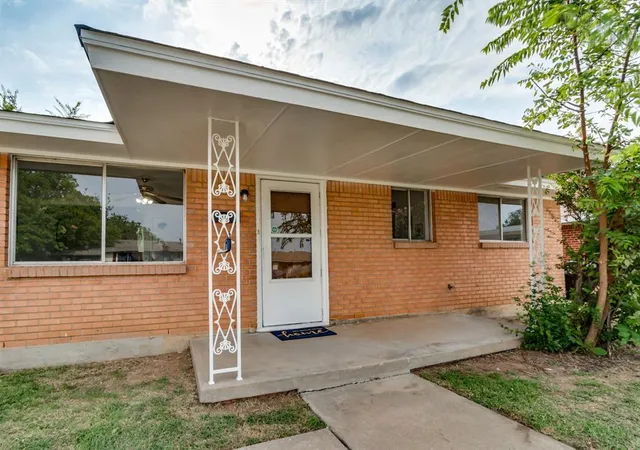 Photo 2 of Single family home for sale at 700 N Bristow Ave, Moore, OK 73160 | MLS# 1243377 | Listing updated on 2026-10-09