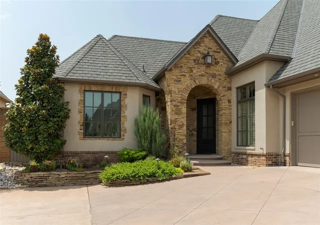 2nd image of 16385 Scotland Wy, Edmond, OK 73013 | MLS# 1243400