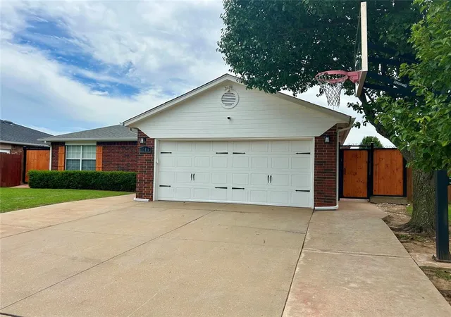 Photo 3 of Sale Pending at 1044 Nw 19th Street, Moore, OK 73160 | MLS# 1243414 | Listing updated on 2026-08-26