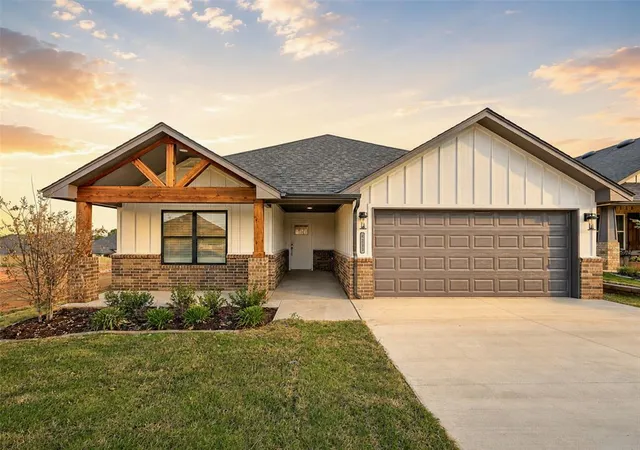 Photo 1 of Single family home for sale at 4233 Overlook Pass, Edmond, OK 73025 | MLS# 1243423 | Listing updated on 2026-08-13