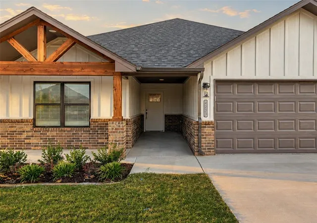 Photo 2 of Single family home for sale at 4233 Overlook Pass, Edmond, OK 73025 | MLS# 1243423 | Listing updated on 2026-08-13
