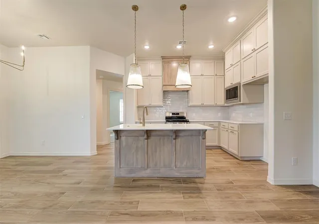 Photo 4 of Single family home for sale at 4233 Overlook Pass, Edmond, OK 73025 | MLS# 1243423 | Listing updated on 2026-08-13