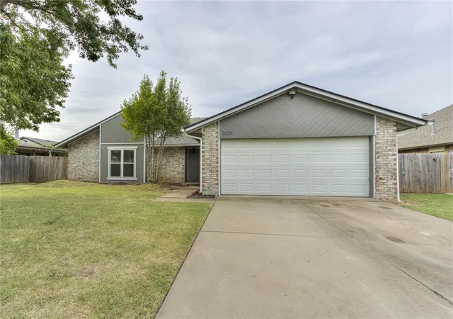 Photo 2 of Single family home for sale at 2028 Summer Way Ln, Edmond, OK 73013 | MLS# 1243429 | Listing updated on 2026-08-07