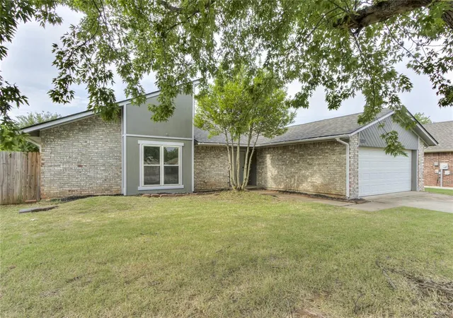 Photo 3 of Single family home for sale at 2028 Summer Way Ln, Edmond, OK 73013 | MLS# 1243429 | Listing updated on 2026-08-07