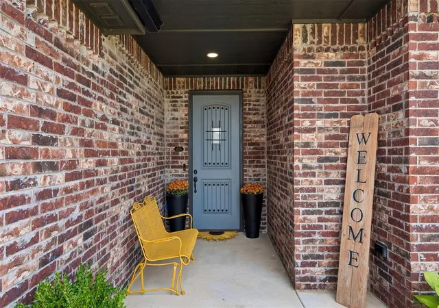 Photo 2 of Single family home for sale at 520 Vintage Dr, Norman, OK 73069 | MLS# 1243431 | Listing updated on 2026-09-01