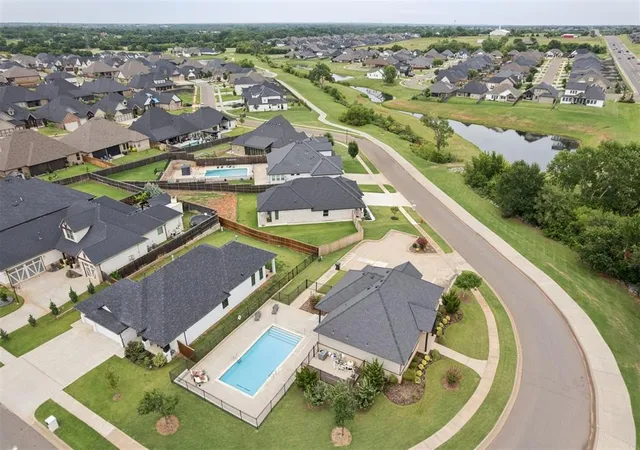 Photo 4 of Single family home for sale at 520 Vintage Dr, Norman, OK 73069 | MLS# 1243431 | Listing updated on 2026-09-01