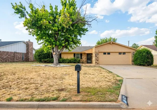 Photo 1 of Sale Pending at 1421 Savannah Cir, Altus, OK 73521 | MLS# 1243442 | Listing updated on 2026-08-24