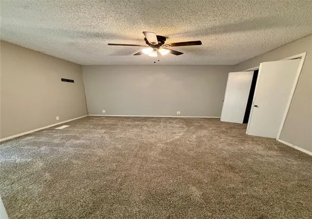 Listing Photo 5 - Condo for sale in building located at 11905 N Mustang Rd, Yukon, OK 73099