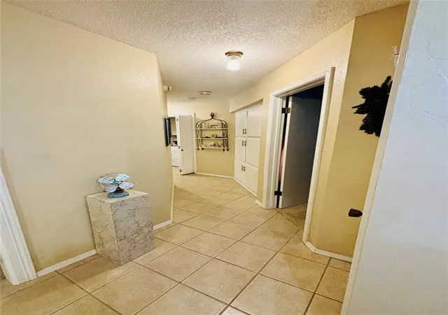 Listing Photo 5 - Condo for sale in building located at 11901 N Mustang Rd, Yukon, OK 73099