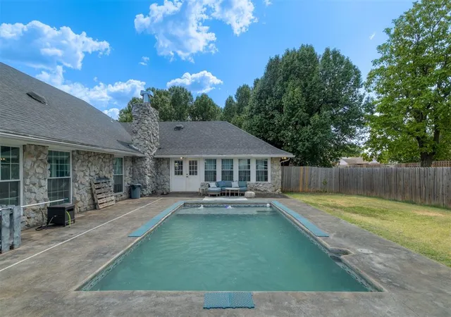 1st image of 617 N Falcon Wy, Mustang, OK 73064 | MLS# 1243479