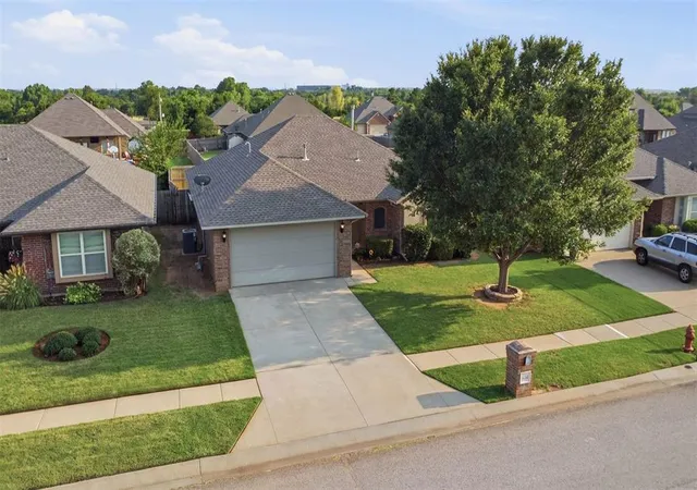 Photo 2 of Single family home for sale at 604 Apple Tree Ln, Moore, OK 73160 | MLS# 1243491 | Listing updated on 2026-09-22