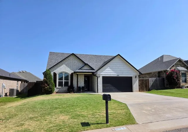Photo 2 of Sale Pending at 1916 Twisted Oak Ct, Shawnee, OK 74804 | MLS# 1243497 | Listing updated on 2026-10-07