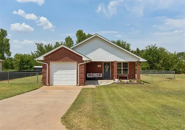 1st image of 637 Sw 11th St, Blanchard, OK 73010 | MLS# 1243512
