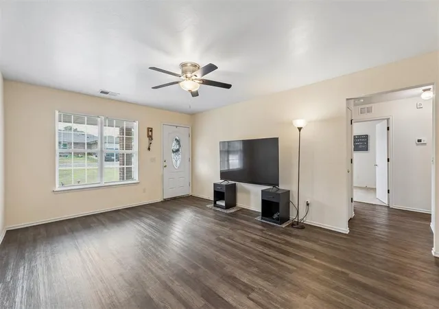 2nd image of 637 Sw 11th St, Blanchard, OK 73010 | MLS# 1243512