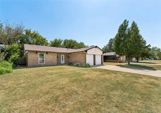 Photo 2 of Single family home for sale at 708 Willow Ridge Pl, Edmond, OK 73003 | MLS# 1243520 | Listing updated on 2026-09-18