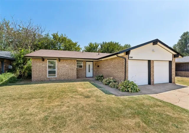 Photo 3 of Single family home for sale at 708 Willow Ridge Pl, Edmond, OK 73003 | MLS# 1243520 | Listing updated on 2026-09-18