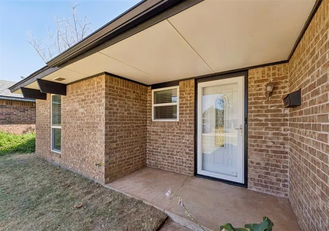 Photo 3 of Single family home for sale at 708 Willow Ridge Pl, Edmond, OK 73003 | MLS# 1243520 | Listing updated on 2026-10-02