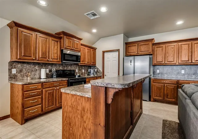 Photo 1 of Single family home for sale at 725 Nw 121st Terrace, Oklahoma City, OK 73114 | MLS# 1243522 | Listing updated on 2026-10-19