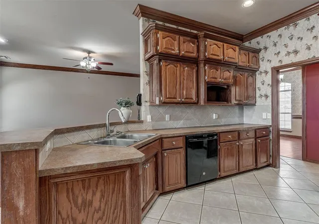 5th image of 2373 Elm Tree Ln, Blanchard, OK 73010 | MLS# 1243523