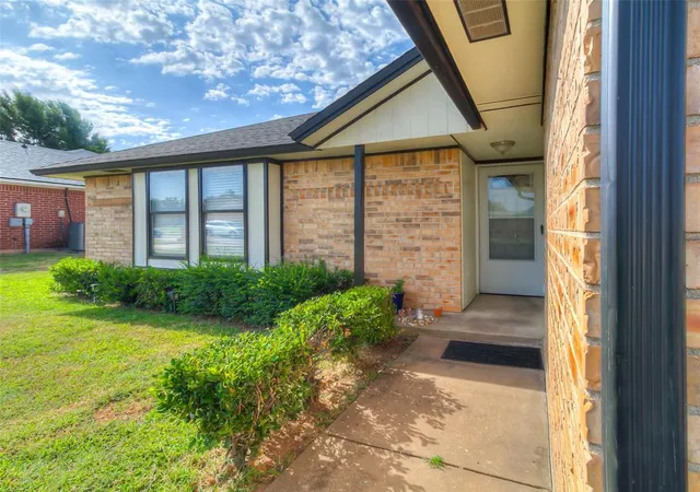 Photo 4 of Sale Pending at 8708 E Parkridge Dr, Oklahoma City, OK 73141 | MLS# 1243540 | Listing updated on 2026-09-16