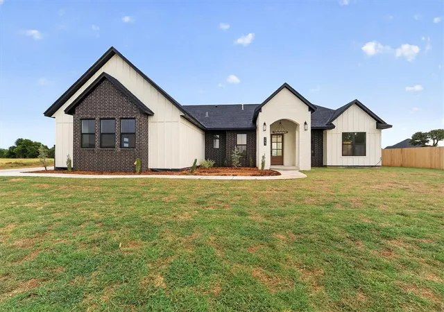 Photo 2 of Single family home for sale at 2447 Wolf Crk Bnd, Blanchard, OK 73010 | MLS# 1243542 | Listing updated on 2026-08-27