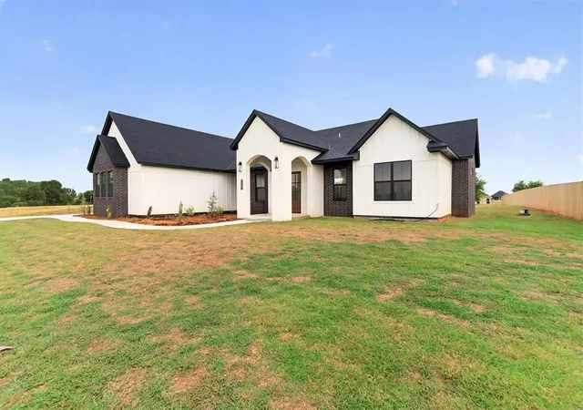 Photo 3 of Single family home for sale at 2447 Wolf Crk Bnd, Blanchard, OK 73010 | MLS# 1243542 | Listing updated on 2026-08-27