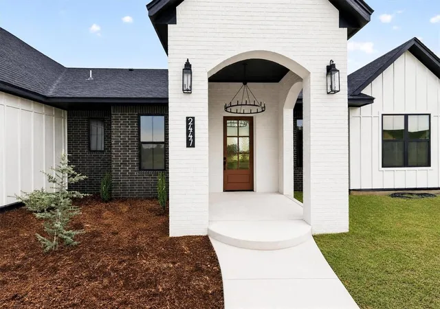 Photo 4 of Single family home for sale at 2447 Wolf Crk Bnd, Blanchard, OK 73010 | MLS# 1243542 | Listing updated on 2026-08-27