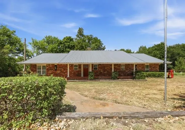 2nd image of 16901 240th St, Washington, OK 73093 | MLS# 1243566