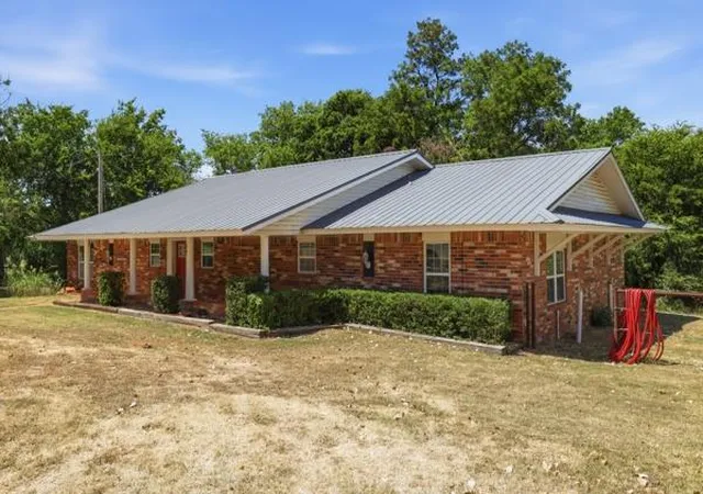 Photo 2 of Single family home for sale at 16901 240th Street, Washington, OK 73093 | MLS# 1243566 | Listing updated on 2026-08-15