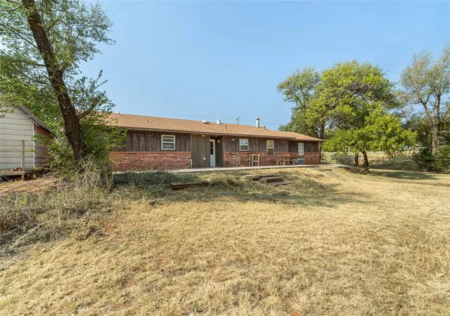 2nd image of 903 B St, Arapaho, OK 73620 | MLS# 1243572