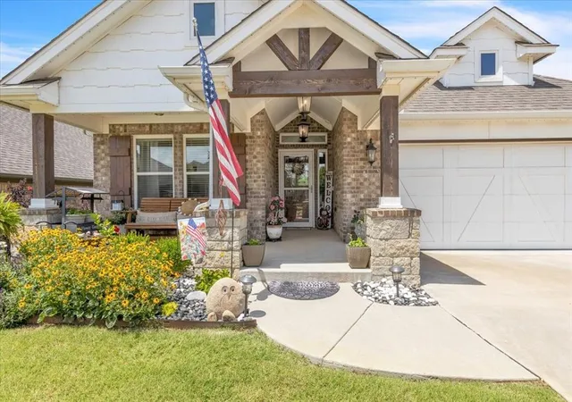 Photo 2 of Single family home for sale at 105 Carat Dr, Yukon, OK 73099 | MLS# 1243575 | Listing updated on 2026-08-10