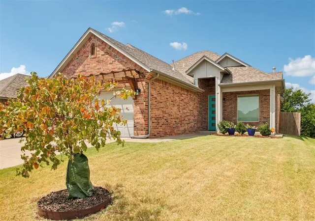 Photo 4 of Sale Pending at 1302 Pebble Pond Dr, Norman, OK 73071 | MLS# 1243576 | Listing updated on 2026-08-20