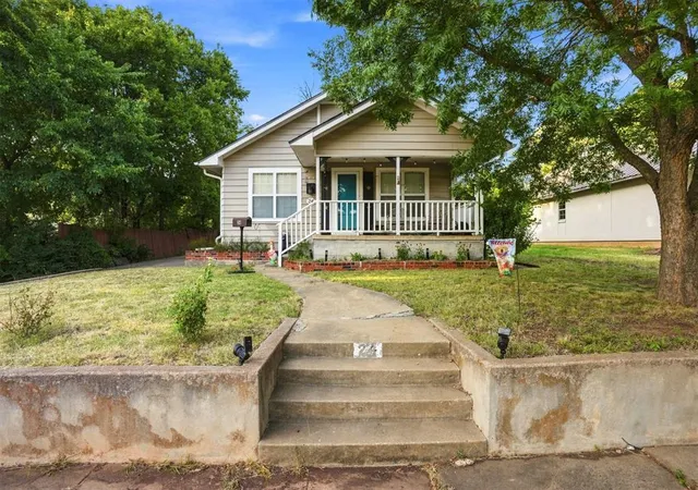 2nd image of 24 E Kirk St, Shawnee, OK 74801 | MLS# 1243583