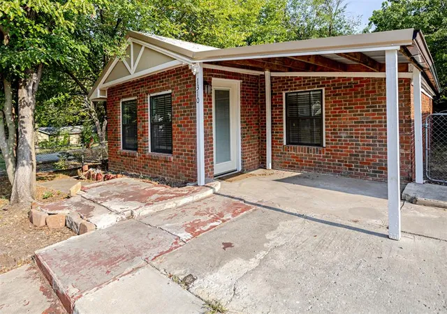 Photo 3 of Single family home for sale at 1310 E Parker St, Shawnee, OK 74801 | MLS# 1243586 | Listing updated on 2026-08-23