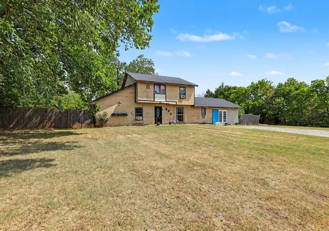 Single family home for sale at 909 E Park St, Tecumseh, OK 74873 | MLS# 1243598